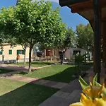 Nina's House, 3 Prázdninový dům