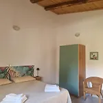 Nina's House, 3 *