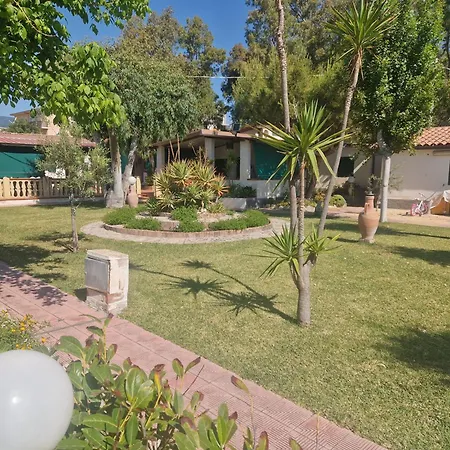 Nina's House, 3 *